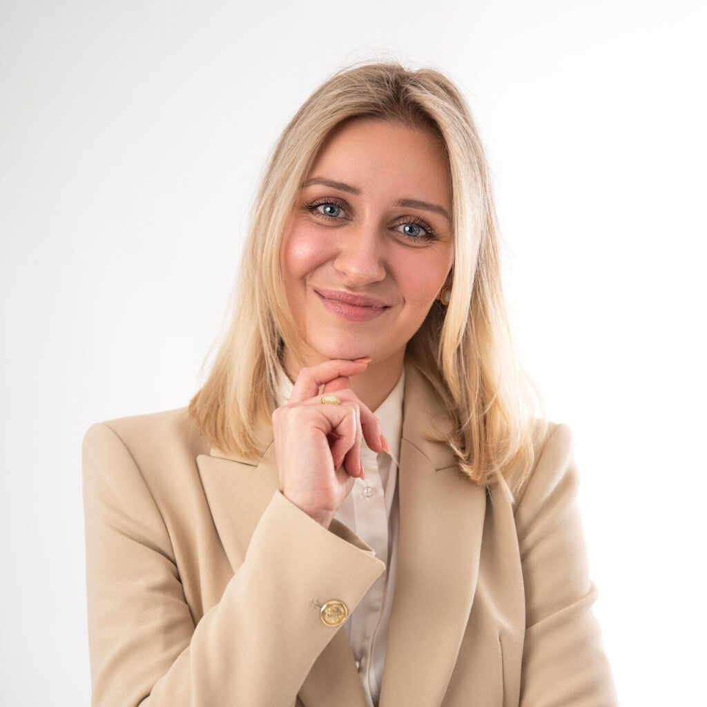 Porträt von DieNageldesignerin – Expertin für Nageldesign und praxisorientierte Schulungen.