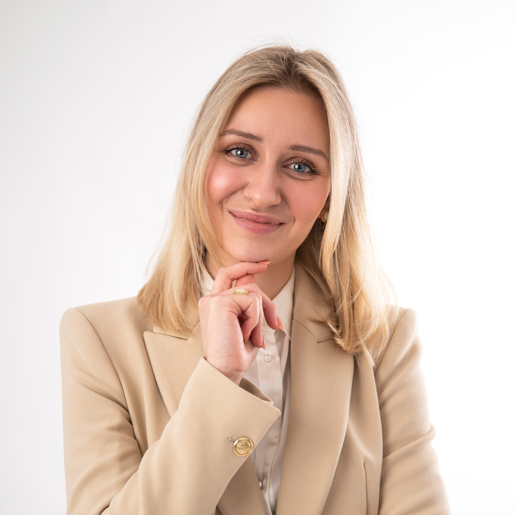 Porträt von DieNageldesignerin – Expertin für Nageldesign und praxisorientierte Schulungen.