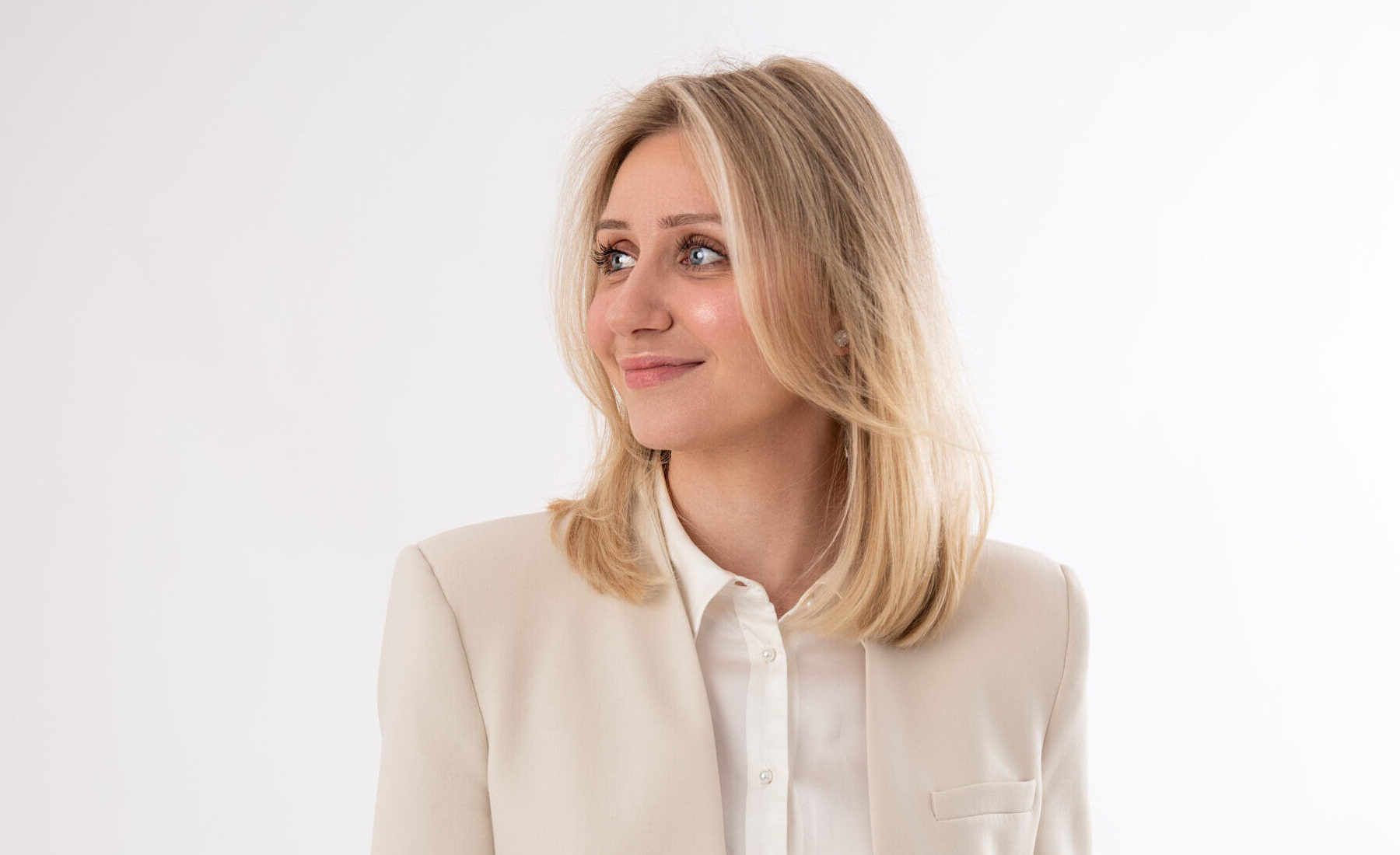 Porträt von DieNageldesignerin – Expertin für Nageldesign und Schulungen.